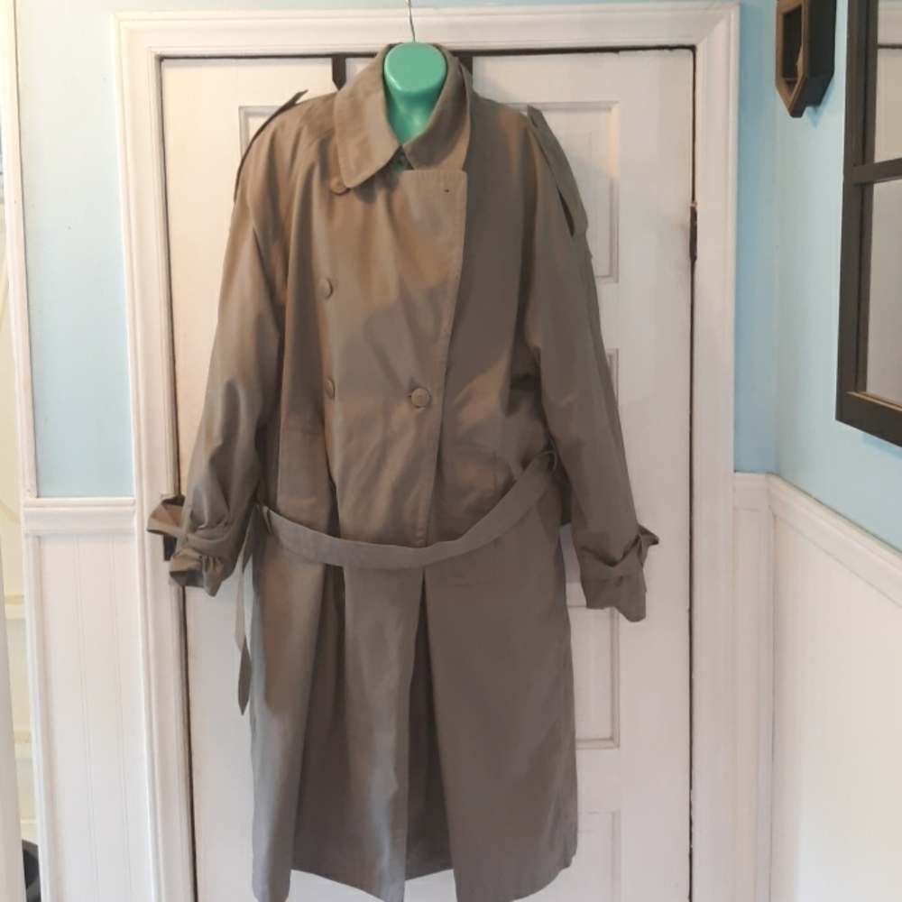 Oleg Cassini trench coat 40 regular